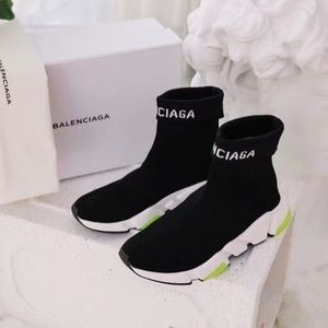 Shoes like them socks